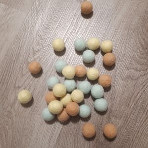 1" felted balls crafting